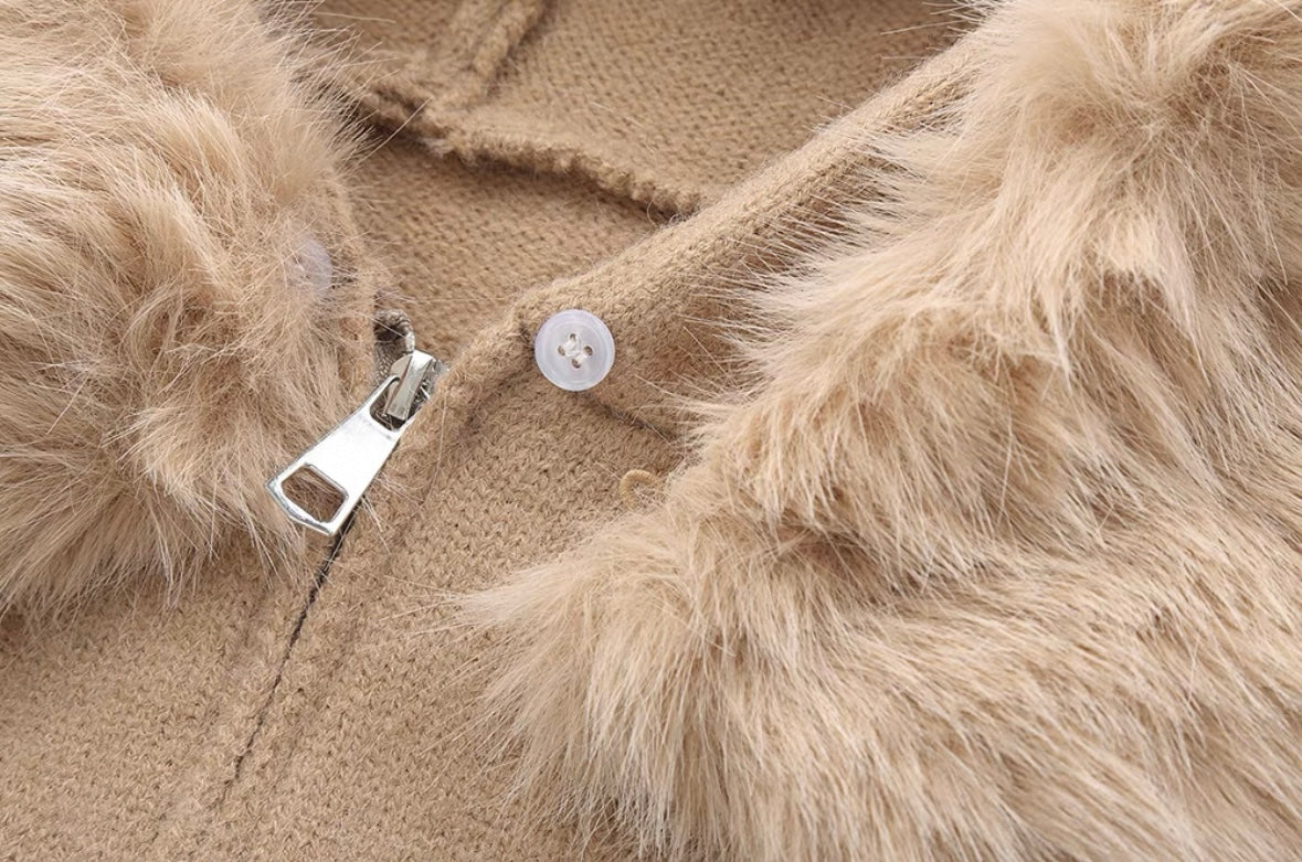 Luxe Knit Jacket mit Faux Fur Kragen