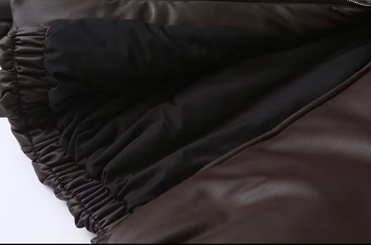 Die Hailey Bieber Oversized PU-Lederjacke