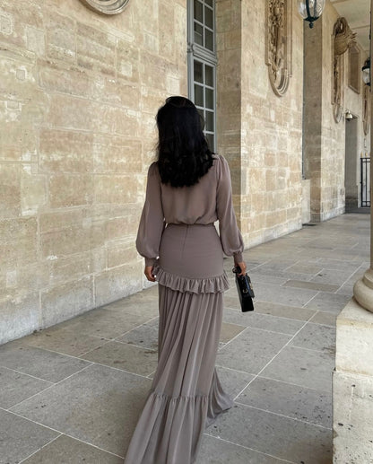 Elegantes Maxikleid mit Rüschen – Fließender Stoff & V-Ausschnitt